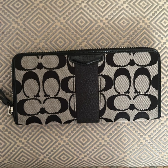 WALLET COACH LARGE BLACK C ZIP AROUND NWT - Picture 2 of 5